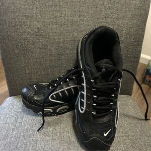 Nike Men's Black and Gray Athletic Shoes